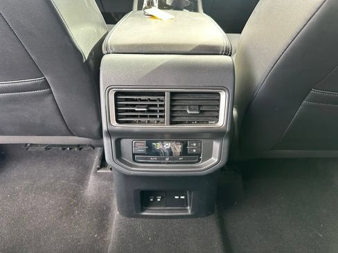 Used 2024 Volkswagen Atlas SE AWD/4WD image 26
