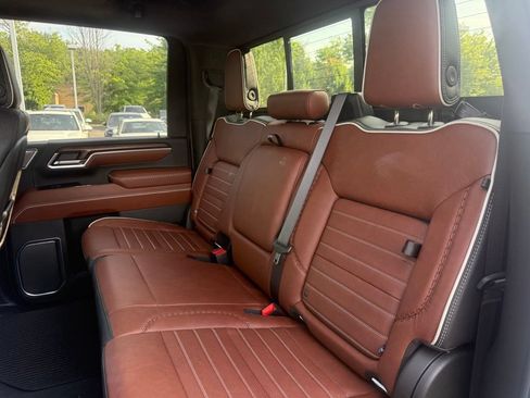 Used 2025 GMC Sierra 2500 Denali Ultimate w/ Max Trailering Package AWD/4WD image 10