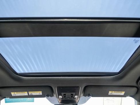 Certified 2025 Honda Pilot Black Edition image 18