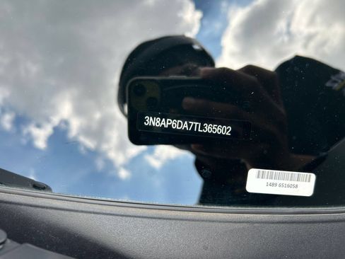 Used 2026 Nissan Kicks SR FWD image 23