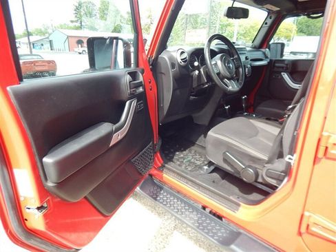 Used 2014 Jeep Wrangler Unlimited Sahara AWD/4WD image 20