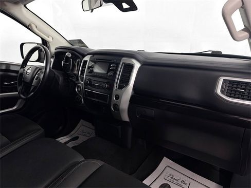 Used 2018 Nissan Titan SV image 28