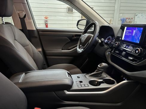 Used 2023 Toyota Highlander LE image 30