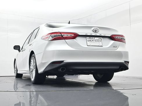 Used 2018 Toyota Camry XLE FWD image 41