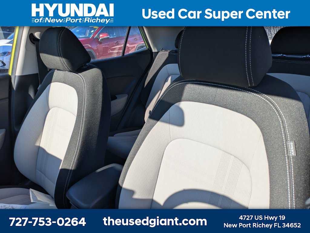 Certified 2024 Hyundai Venue SEL FWD image 3