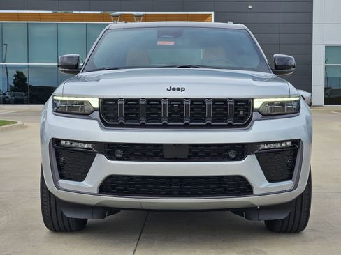 New 2026 Jeep Grand Cherokee Summit AWD/4WD image 6