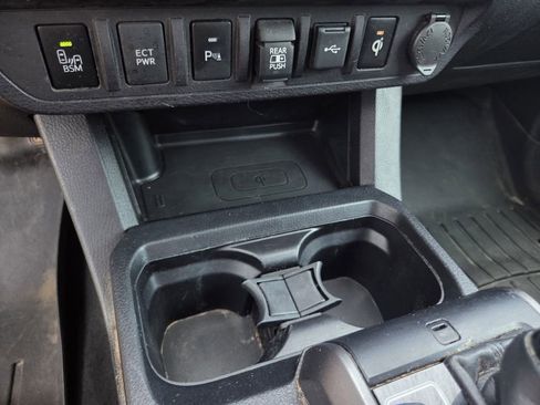 Used 2021 Toyota Tacoma TRD Off-Road w/ Technology Package AWD/4WD image 12