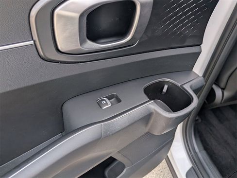 Used 2024 Kia Sorento S image 23