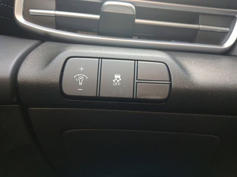 Certified 2024 Hyundai Elantra SEL image 19