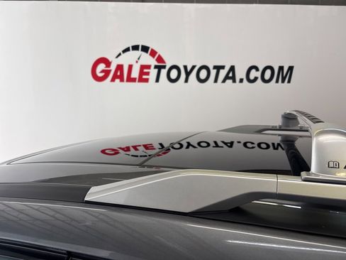 Used 2024 Nissan Pathfinder Platinum w/ Black Appearance Package image 4