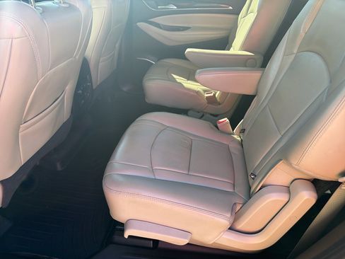 Used 2018 Buick Enclave Essence image 17