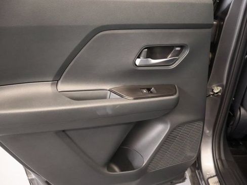 Used 2025 Nissan Kicks SV w/ Illumination Package FWD image 29