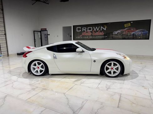 Used 2017 Nissan 370Z Coupe RWD image 7
