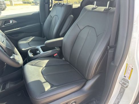 New 2026 Chrysler Pacifica Select image 62