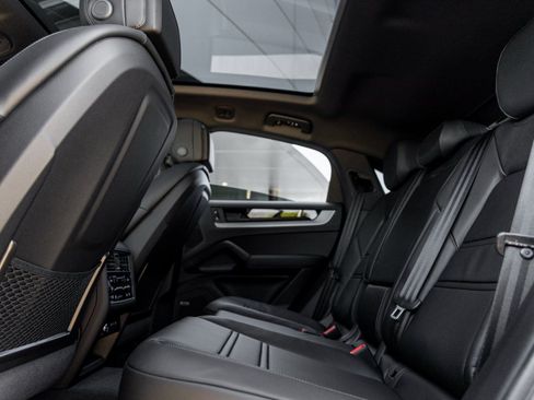 New 2026 Porsche Cayenne Coupe image 34