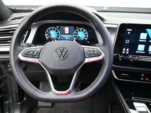 Used 2024 Volkswagen Atlas Cross Sport SE FWD image 11