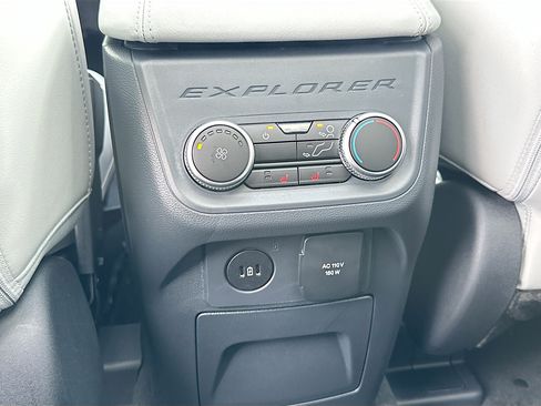New 2026 Ford Explorer Platinum w/ LUX Leather Package AWD/4WD image 18
