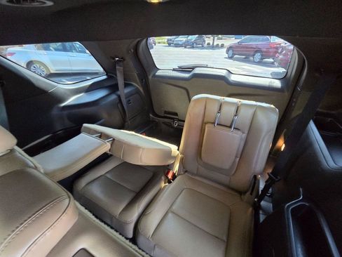 Used 2016 Ford Explorer XLT w/ Equipment Group 202A AWD/4WD image 18