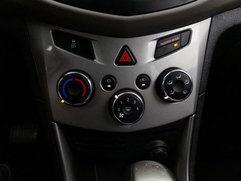 Used 2016 Chevrolet Trax LT w/ LT Convenience Package image 19