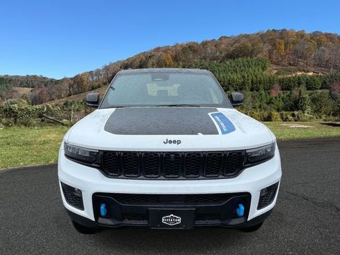 Used 2023 Jeep Grand Cherokee Trailhawk image 2