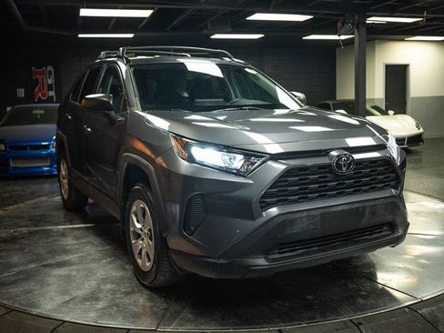 Used 2021 Toyota RAV4 LE FWD image 5