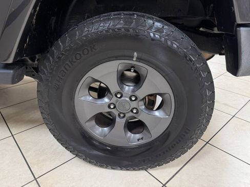 Used 2017 Jeep Wrangler Freedom Edition image 17