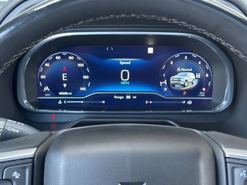 Used 2023 Chevrolet Suburban Premier AWD/4WD image 38