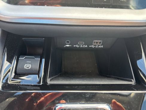 Certified 2025 Subaru Outback Premium image 33