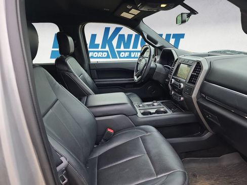 Used 2018 Ford Expedition XLT w/ Equipment Group 202A AWD/4WD image 15