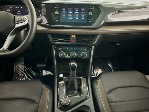 Used 2023 Volkswagen Taos SEL image 11