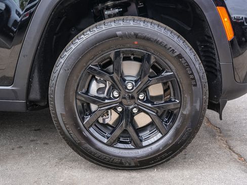 New 2026 Jeep Grand Cherokee L 4WD image 11