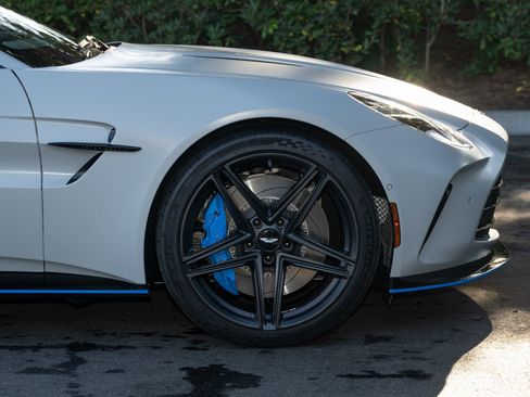 Used 2025 Aston Martin V8 Vantage Coupe image 23