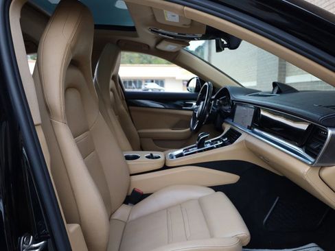 Used 2018 Porsche Panamera 4 image 25