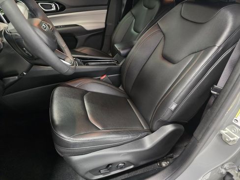 Used 2024 Jeep Compass Limited image 23