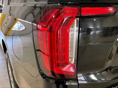 Used 2023 GMC Yukon XL Denali image 32