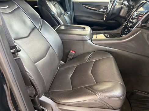 Used 2018 Cadillac Escalade Platinum AWD/4WD image 25