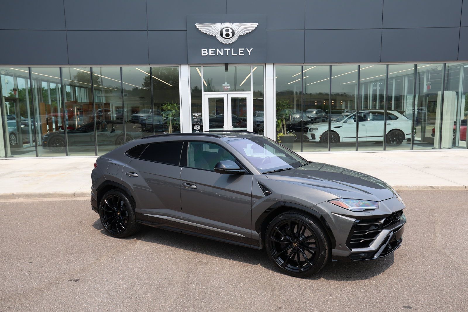 Used 2021 Lamborghini Urus AWD/4WD image 15