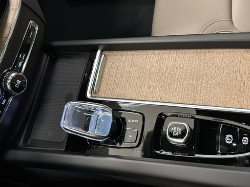 New 2026 Volvo XC60 B5 Plus w/ Climate Package AWD/4WD image 19