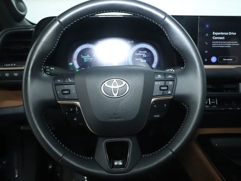 Certified 2025 Toyota Crown Signia AWD/4WD image 22