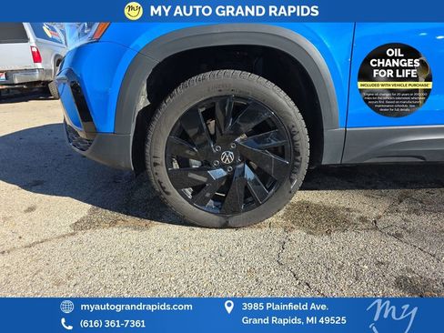 Used 2024 Volkswagen Taos SE image 37