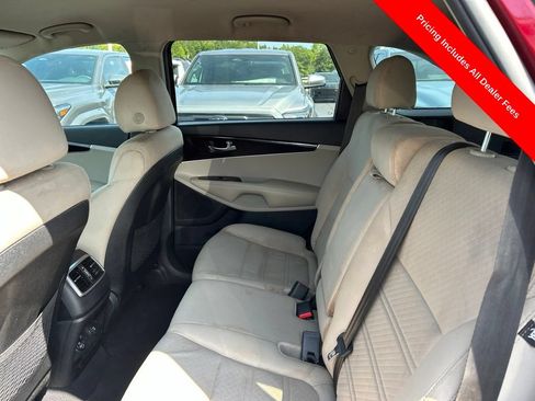 Used 2019 Kia Sorento FWD image 14