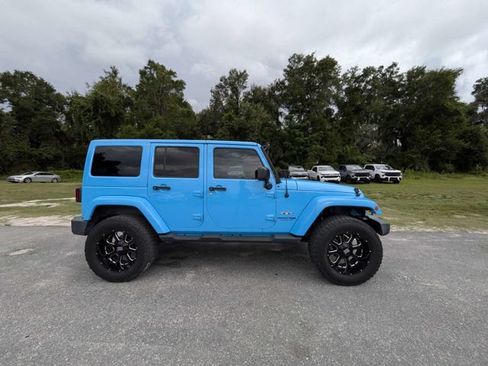 Used 2018 Jeep Wrangler Unlimited Sahara w/ Connectivity Group AWD/4WD image 2