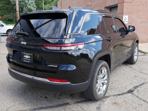 Used 2025 Jeep Grand Cherokee Laredo X w/ Luxury Tech Group I AWD/4WD image 4
