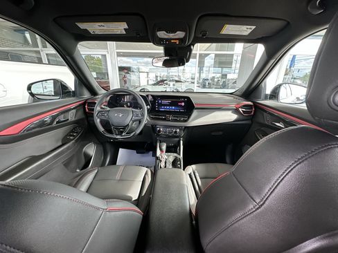 Certified 2025 Chevrolet TrailBlazer RS FWD image 19