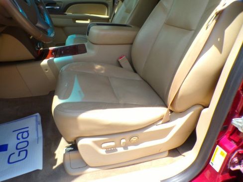 Used 2010 Chevrolet Suburban LTZ image 16