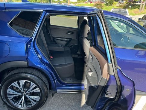 Used 2021 Nissan Rogue SV FWD image 11