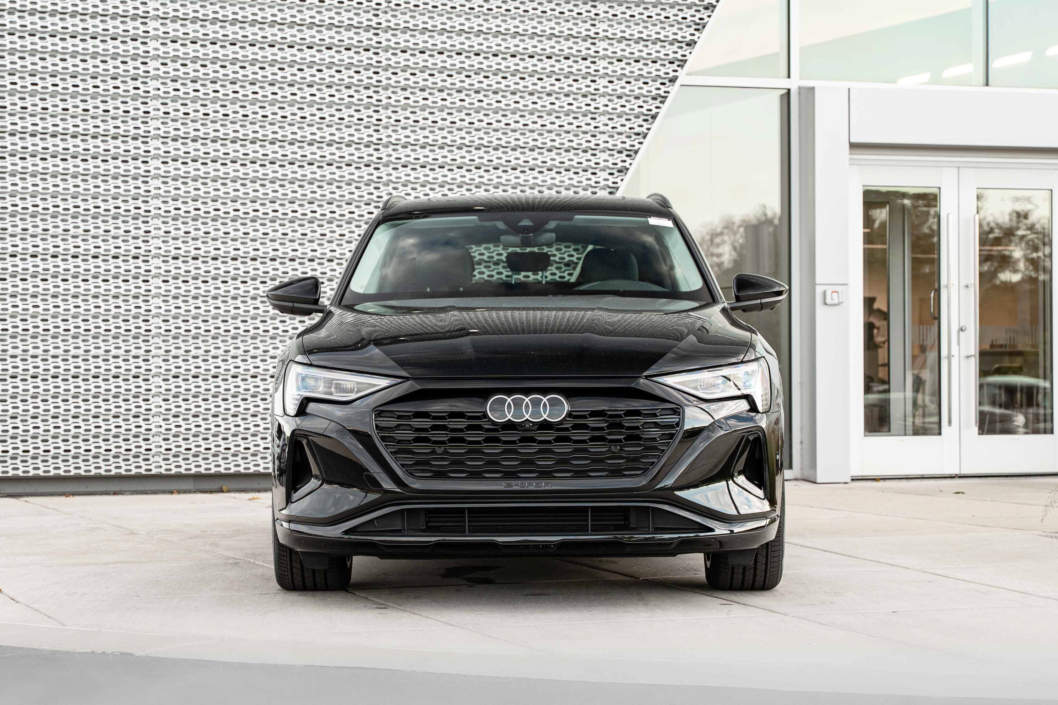 Certified 2024 Audi Q8 e-tron Premium Plus AWD/4WD image 32