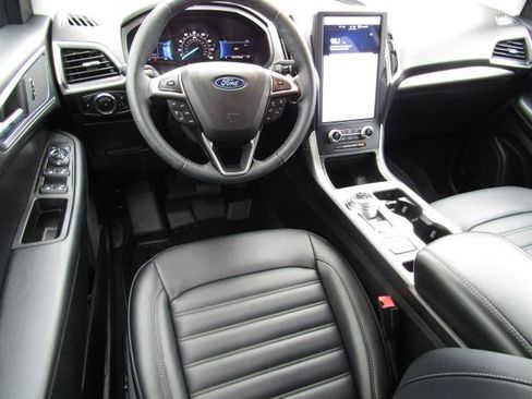 Certified 2024 Ford Edge SEL w/ Convenience Package AWD/4WD image 2