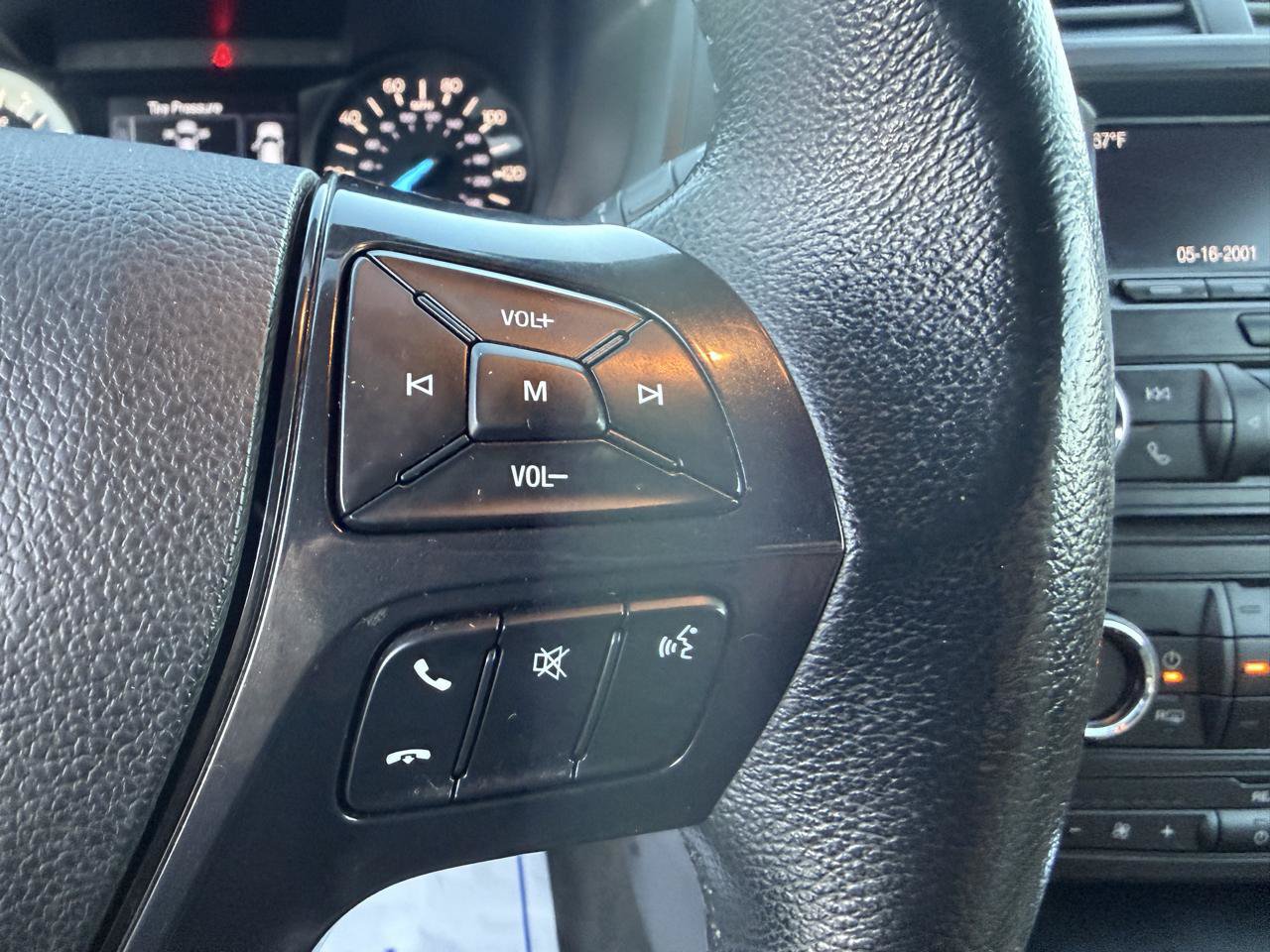 Used 2017 Ford Explorer XLT AWD/4WD image 30
