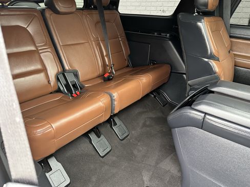 Used 2023 Lincoln Navigator Reserve AWD/4WD image 6